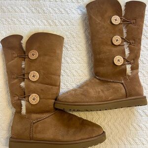 Bailey triplet suede Ugg boots. Size 9.
